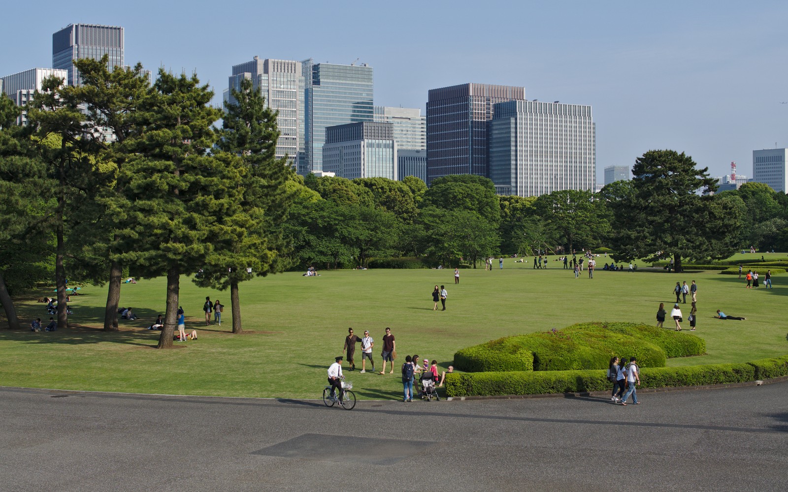 東京皇居東御苑––豊かな緑に囲まれた庭園景観